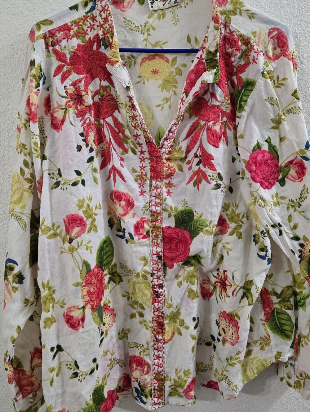 Magazine Women’s White Floral Embroidered Button-Front Collared Blouse XL